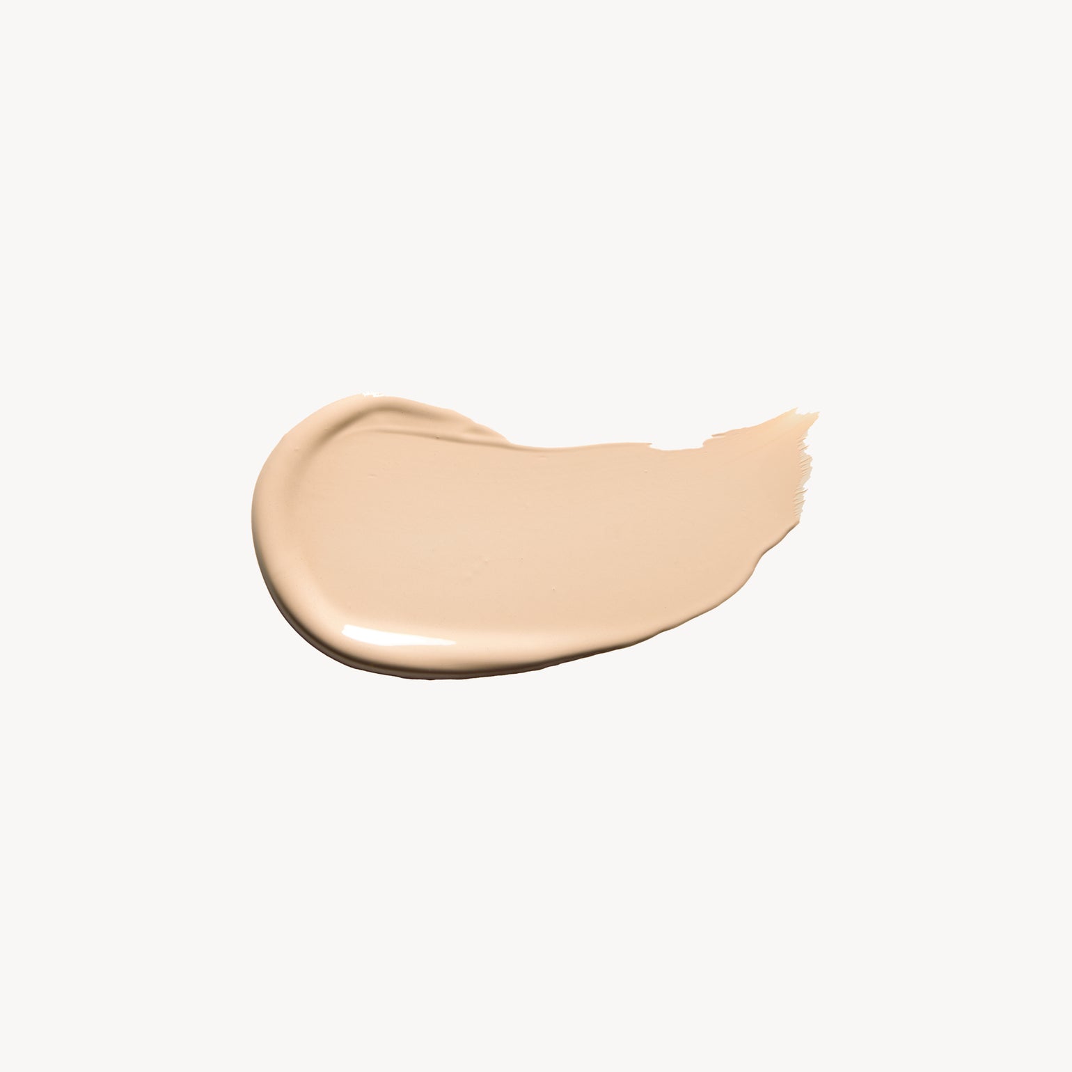 Swatch du Revitalize Hydra Concealer de RMS Beauty, couleur WN04, une teinte claire à sous-ton neutre. Idéal pour un teint frais et unifié.