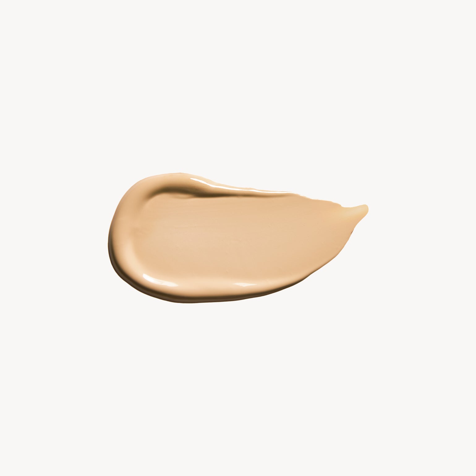 Swatch du Revitalize Hydra Concealer de RMS Beauty, couleur W013, une teinte claire à sous-ton neutre. Idéal pour un teint frais et unifié.