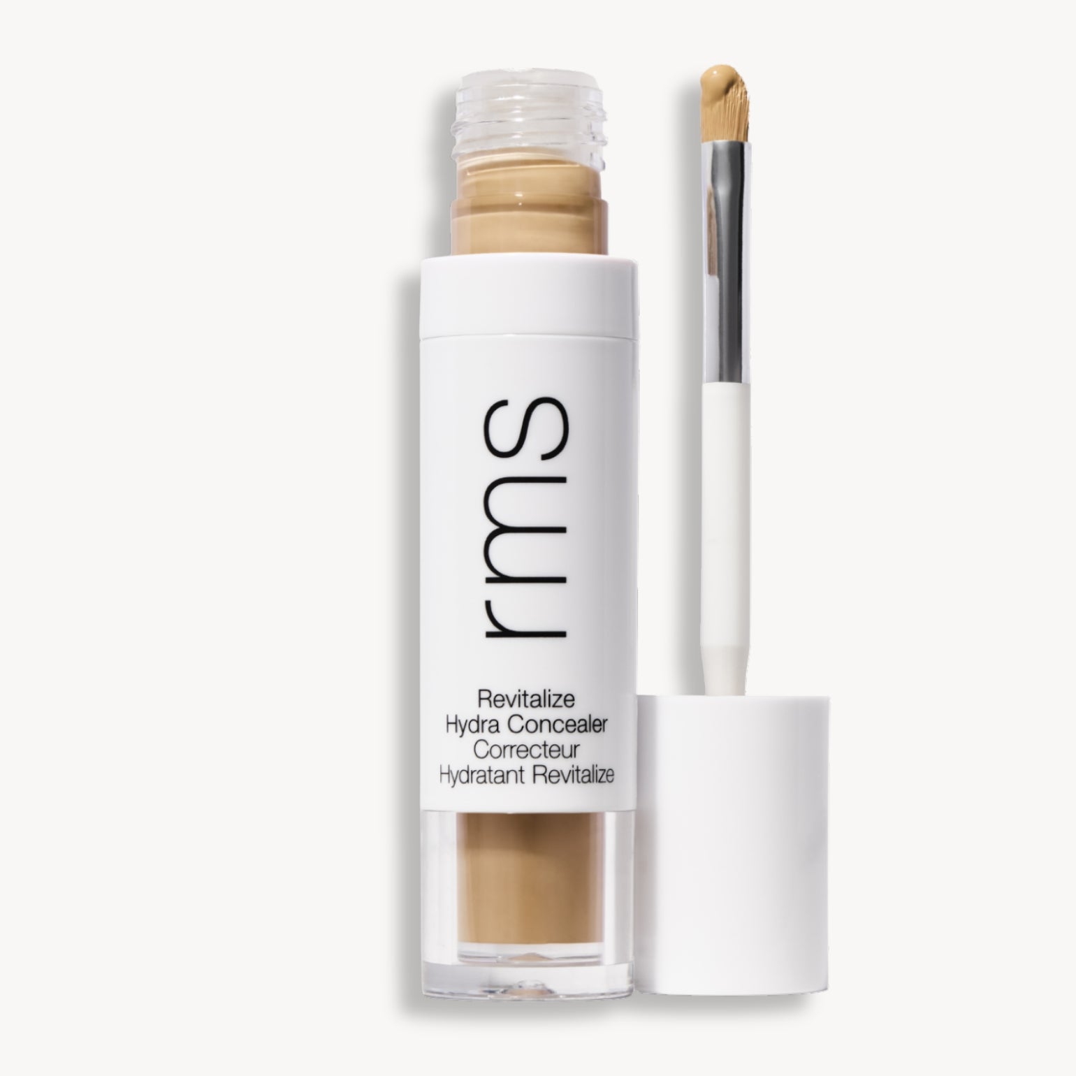 Flacon et applicateur du RMS Beauty Revitalize Hydra Concealer, Teinte ON014. Anti-cernes liquide revitalisant pour une couvrance moyenne naturelle et lumineuse.