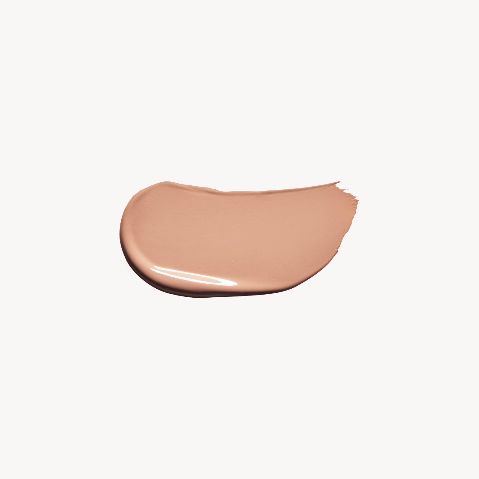 Swatch du Revitalize Hydra Concealer de RMS Beauty, couleur C017, une teinte claire à sous-ton neutre. Idéal pour un teint frais et unifié.