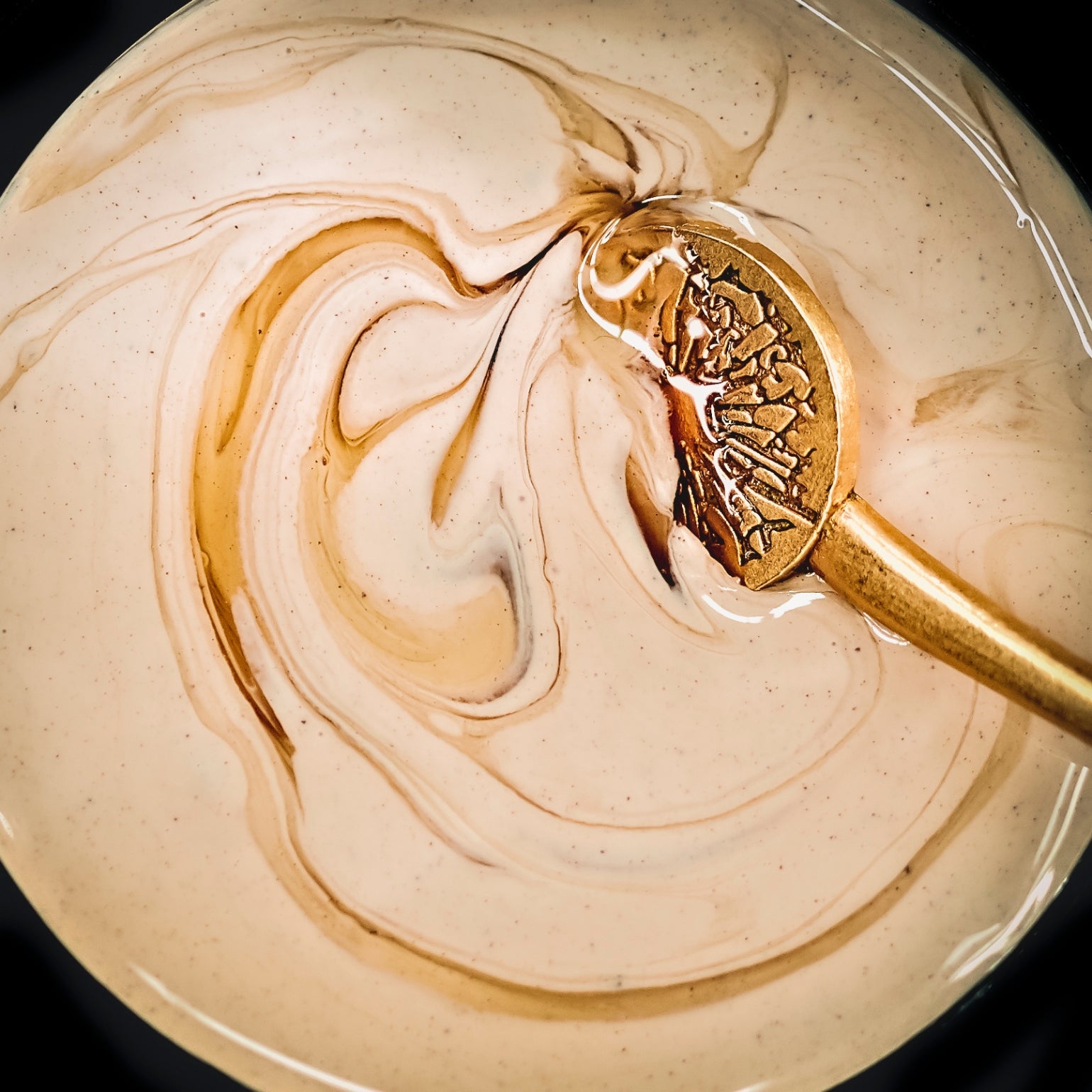 Zoom du The Honey Mud de May Lindstrom. Texture gourmande.