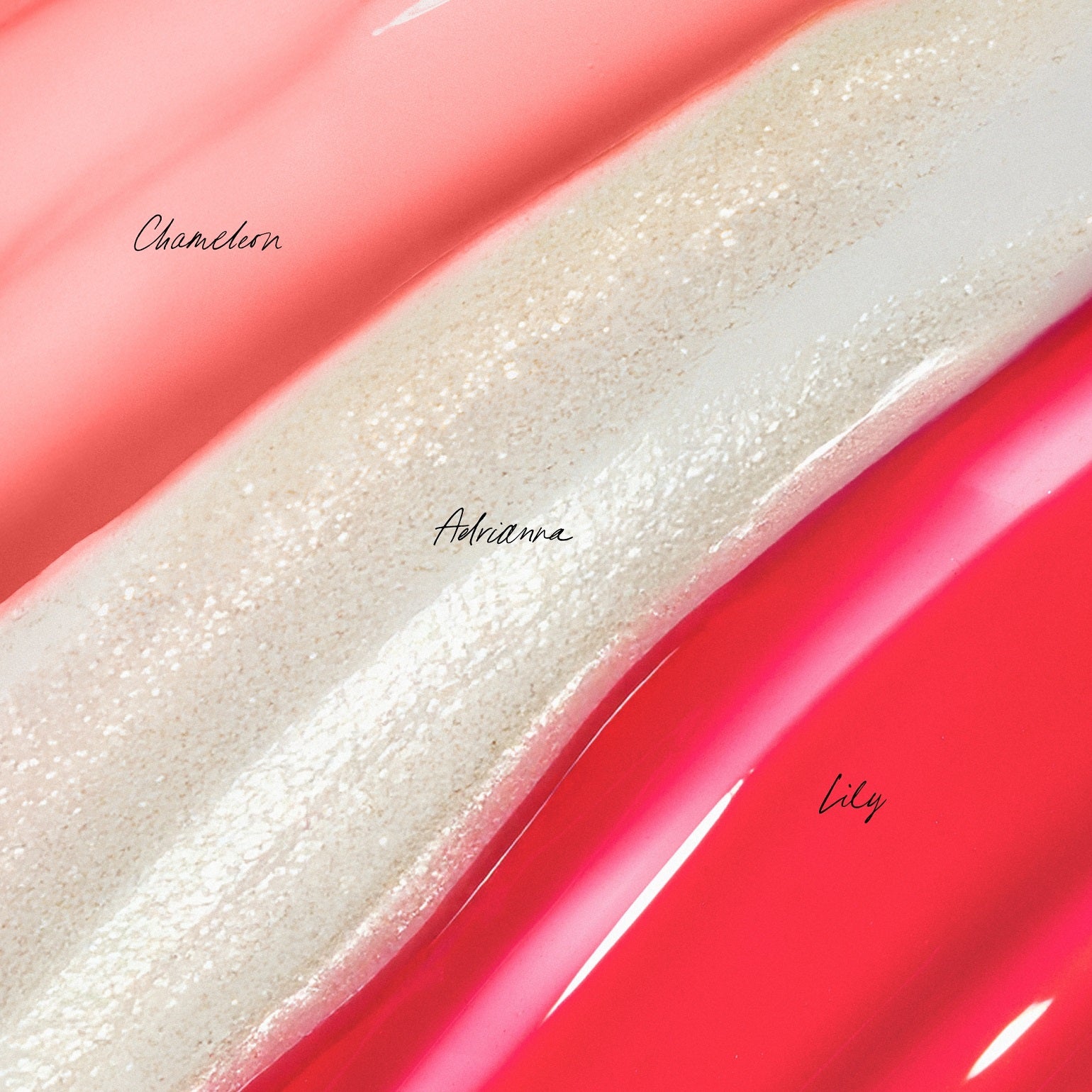 Gros plan des 3 teintes mini huiles à lèvres RMS Beauty : Lily, Adrianna et chameleon. Texture gel en huile ultra brillante.