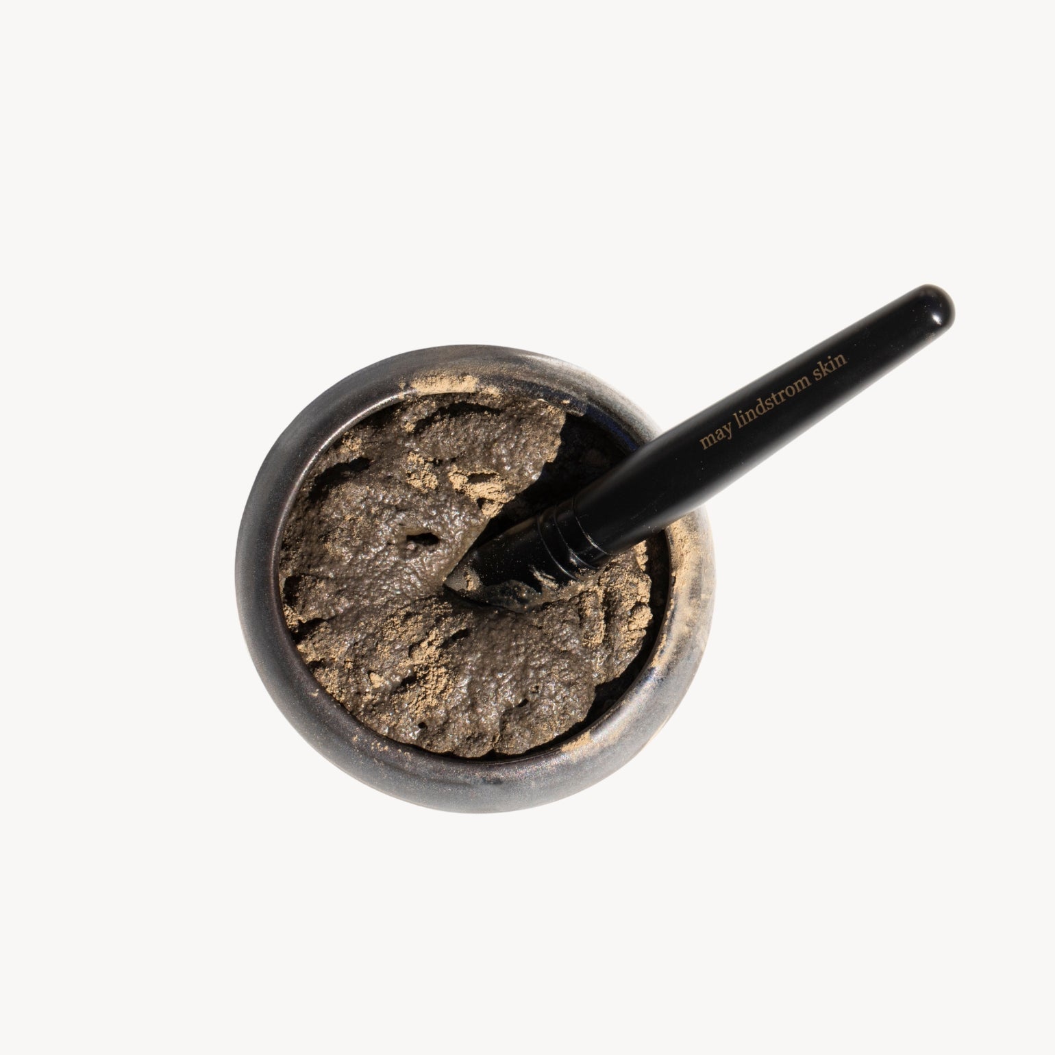 Bol contenant The Problem Solver de May Lindstrom. Texture mousseuse à appliquer au pinceau.