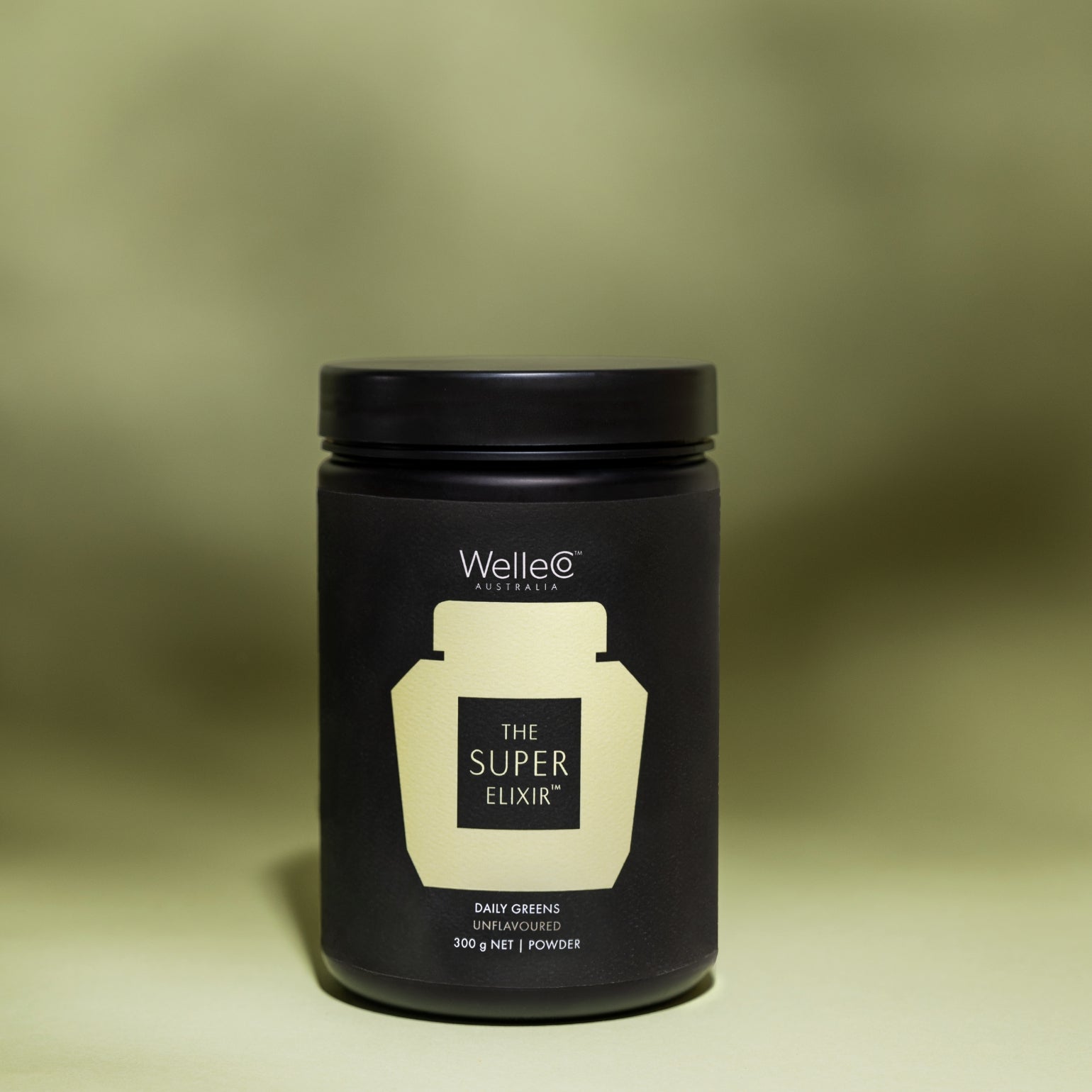 Pot Welleco The Super Elixir Daily Greens Sans parfum (Unflavoured) lifestyle. Poudre superaliments Elle Macpherson.